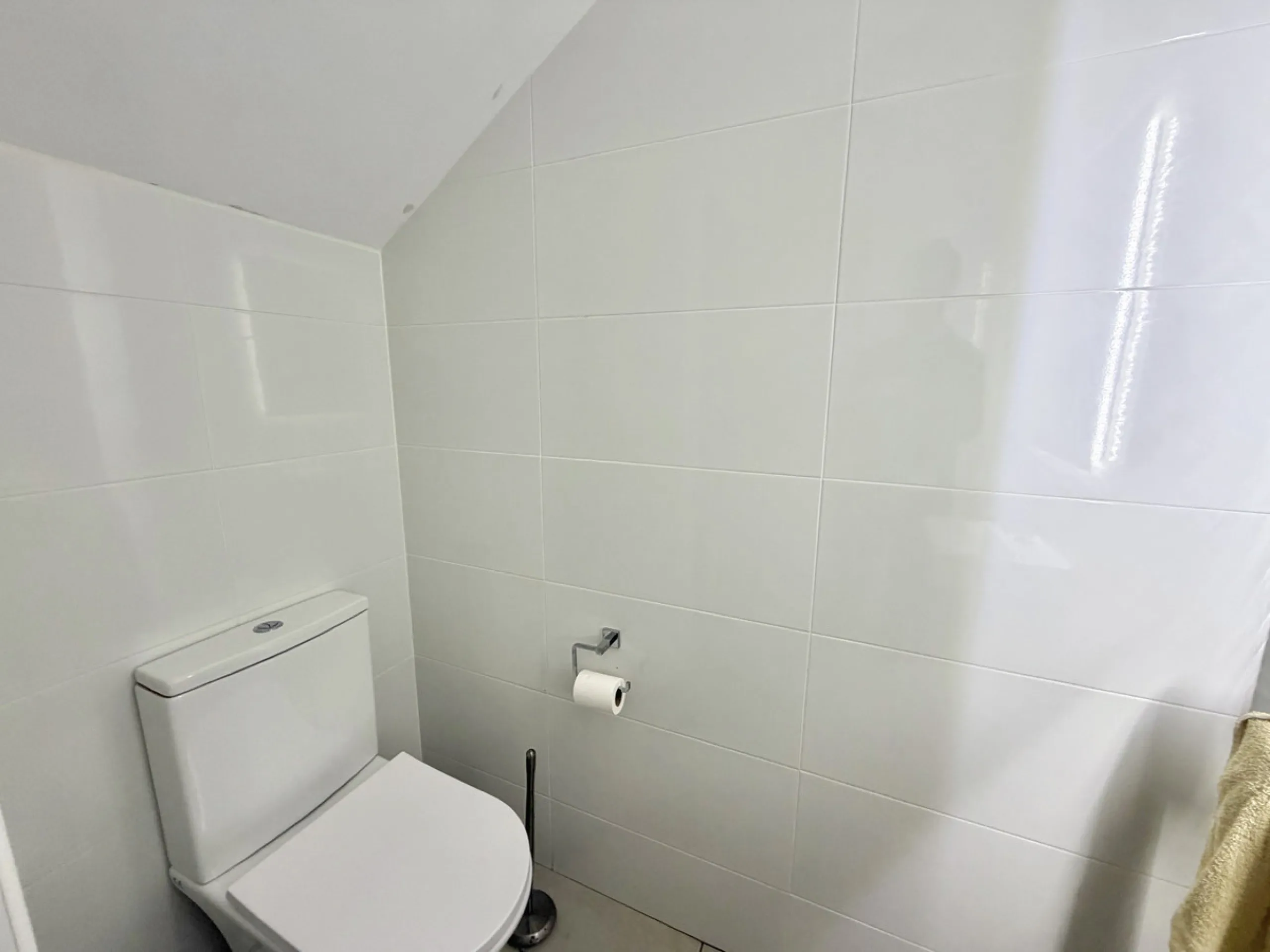 This elegant three-bedroom house is situated in the charming area of Secadero, Casares Pueblo, within the picturesque municipality of Casares, Malaga.
