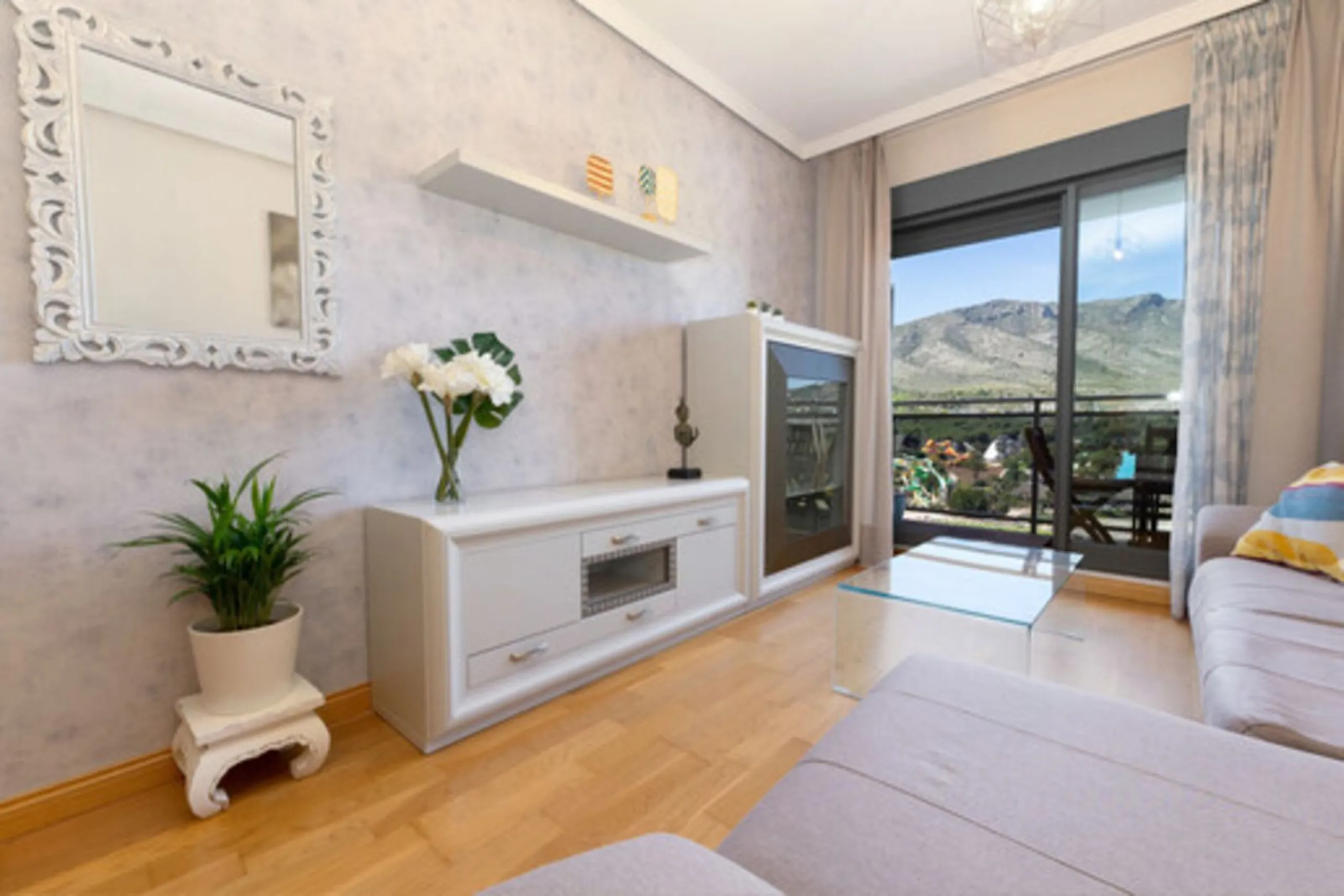 BEAUTIFUL APARTMENT JUST 1,000 METERS FROM THE SEA AND WITH SEA AND MOUNTAIN VIEWS.