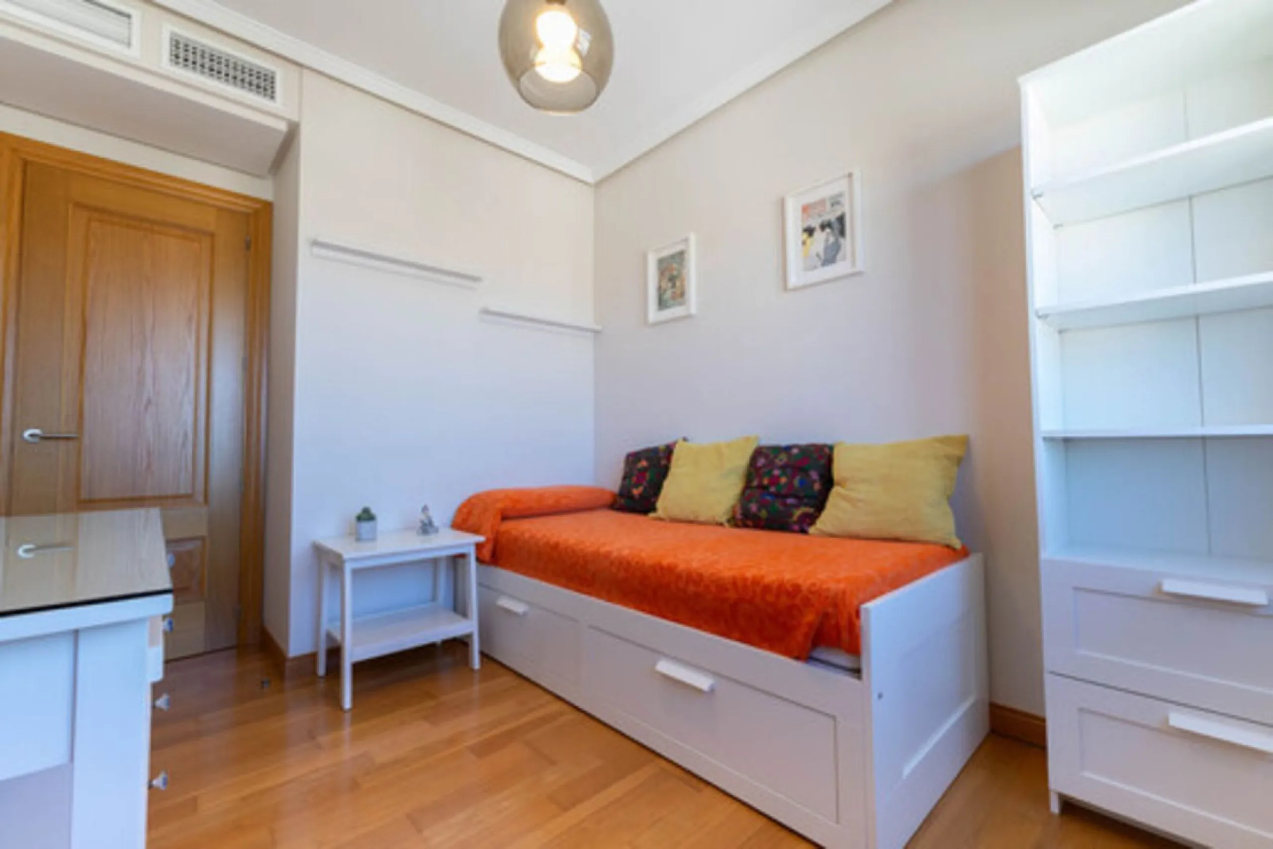 BEAUTIFUL APARTMENT JUST 1,000 METERS FROM THE SEA AND WITH SEA AND MOUNTAIN VIEWS.