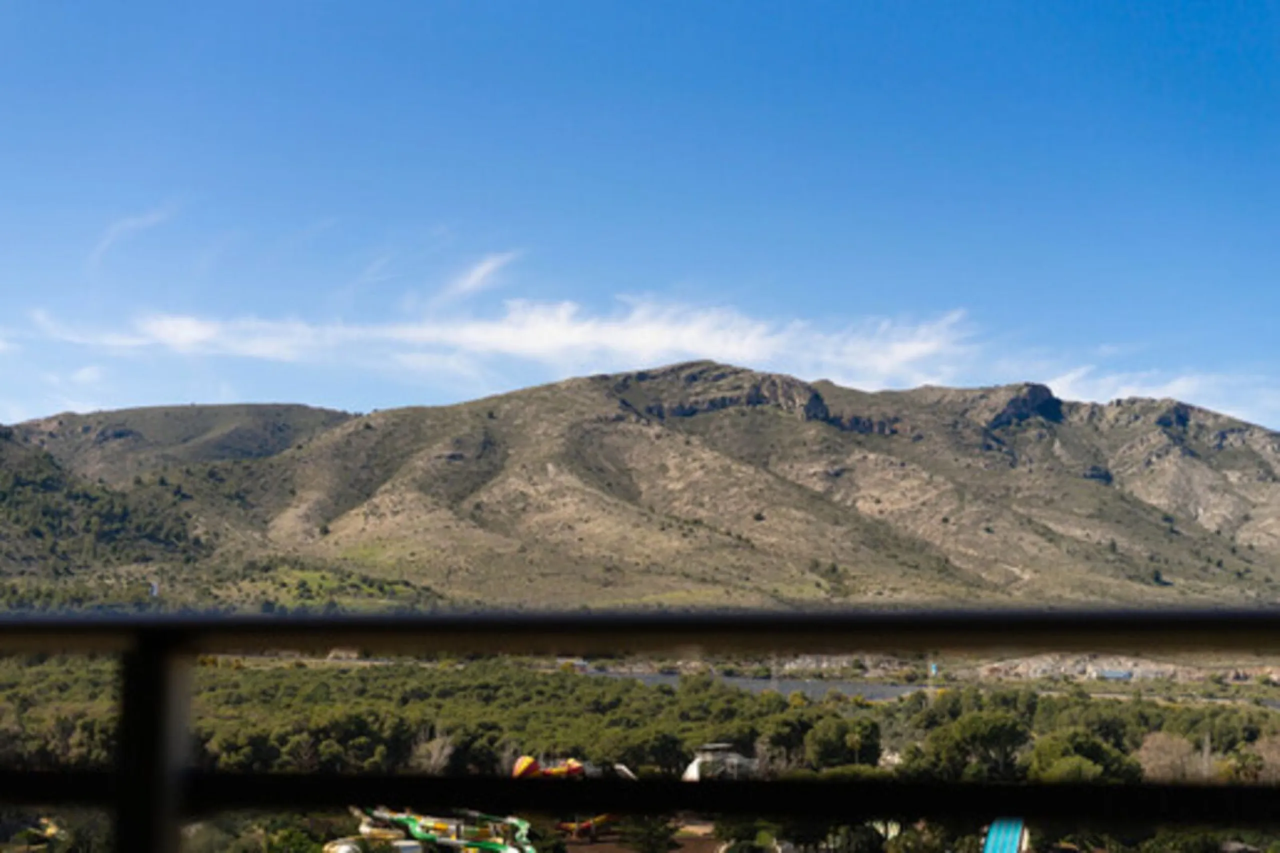 BEAUTIFUL APARTMENT JUST 1,000 METERS FROM THE SEA AND WITH SEA AND MOUNTAIN VIEWS.
