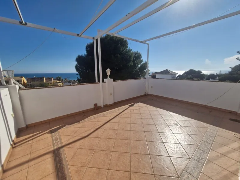 Top floor apartment very close to the beach in Costabella in East Marbella with beautiful sea views