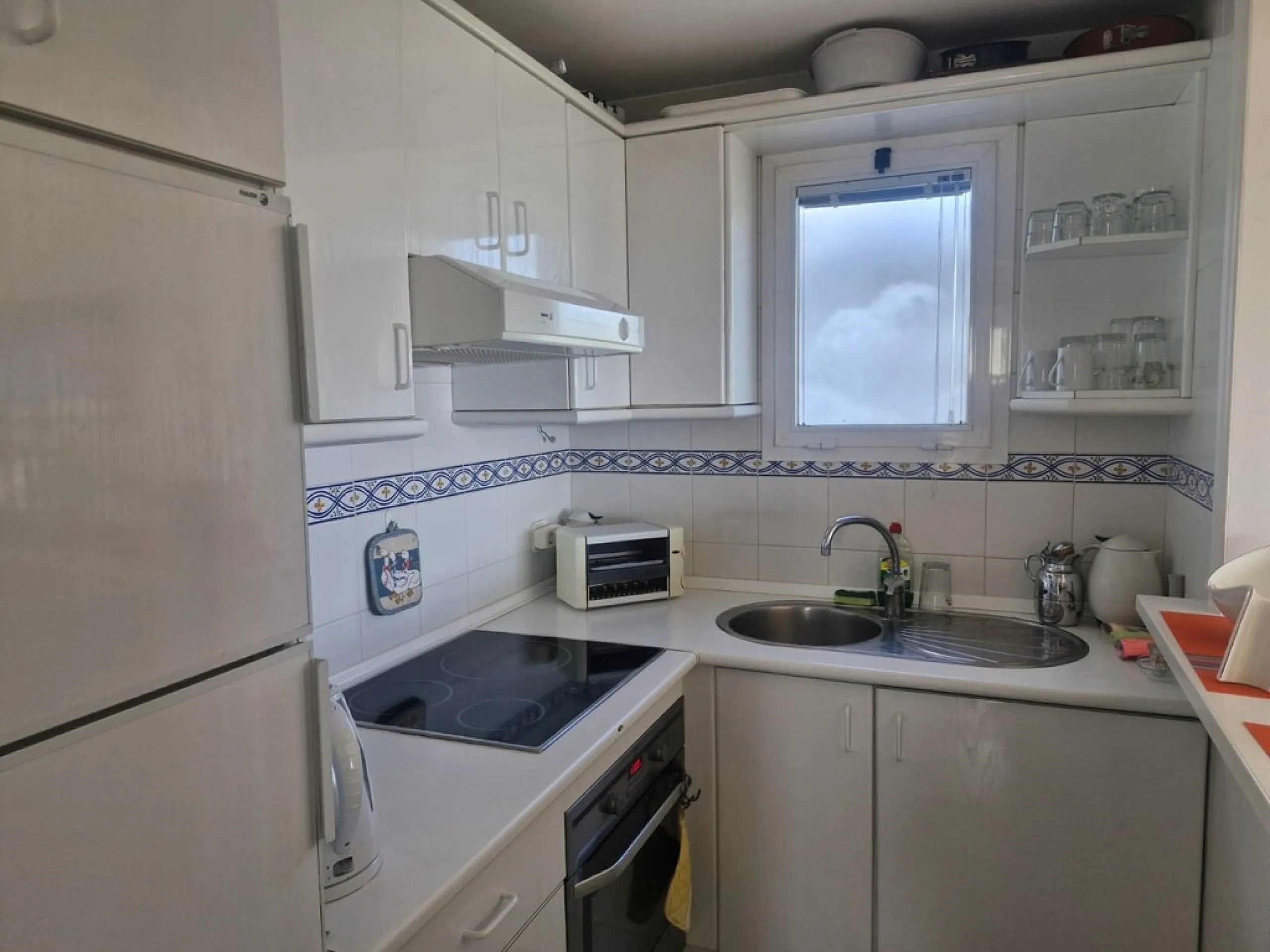 Top floor apartment very close to the beach in Costabella in East Marbella with beautiful sea views
