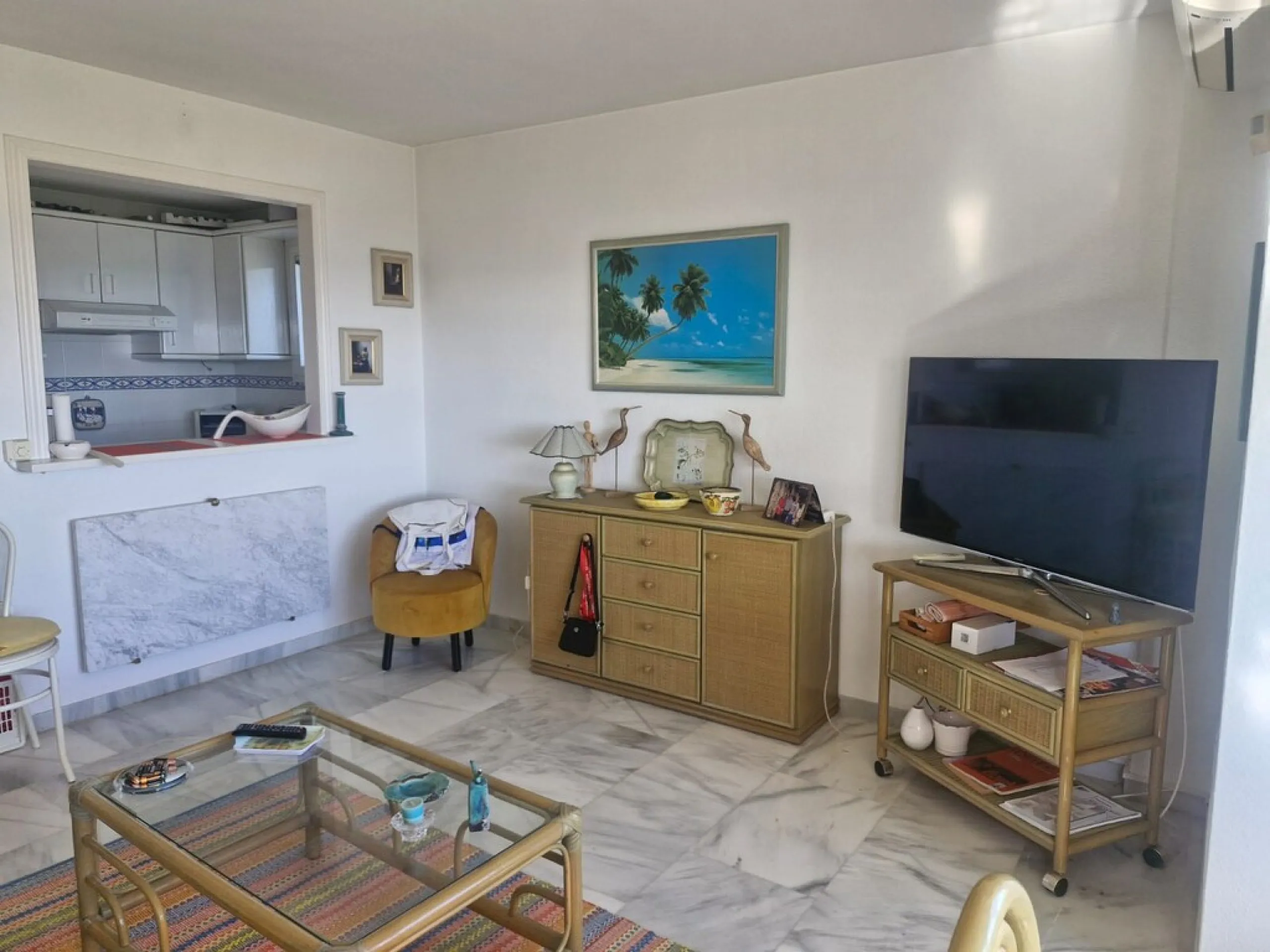 Top floor apartment very close to the beach in Costabella in East Marbella with beautiful sea views