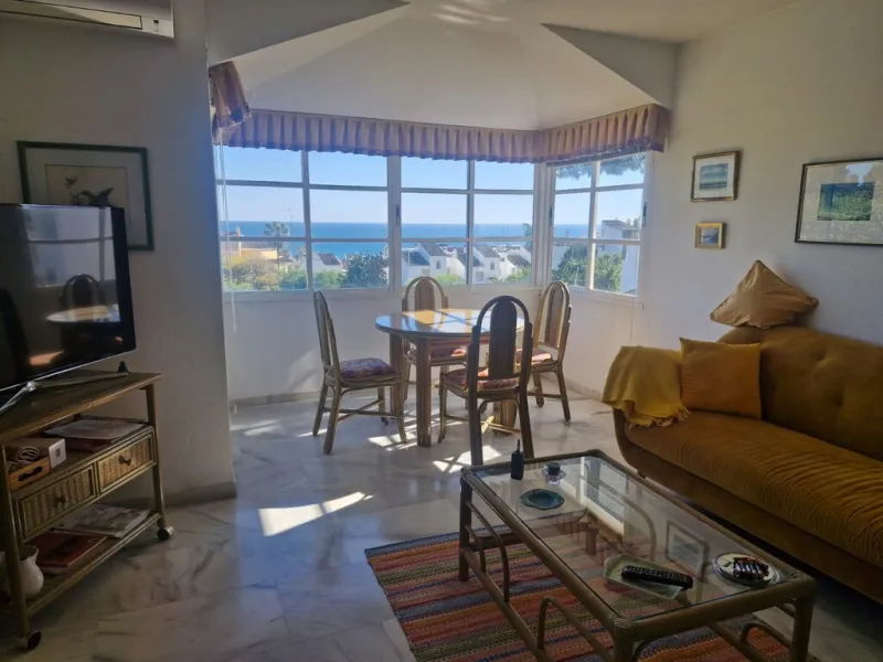 Top floor apartment very close to the beach in Costabella in East Marbella with beautiful sea views