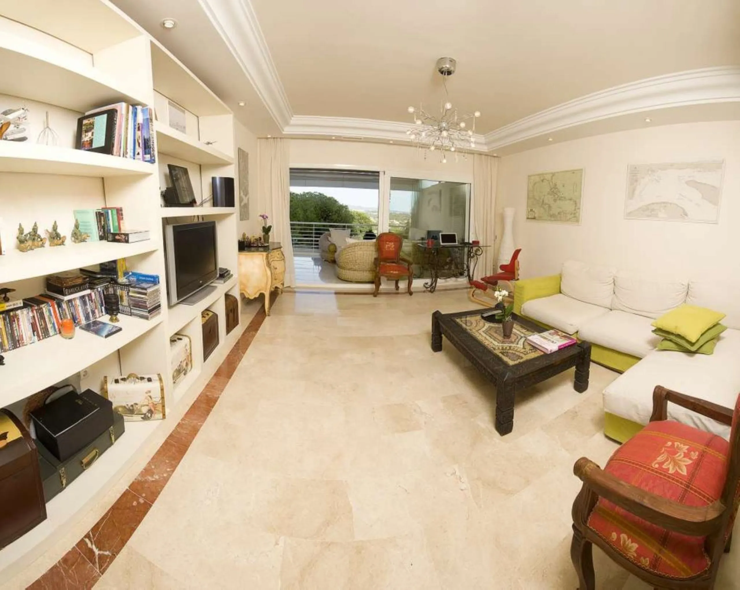 Living in the heart of Nueva Andalucía is a statement of intent, but doing so in this property elevates you to a new pinnacle of refinement. Designed for those who refuse to compromise on quality of life, this residence is an ode to detail: from the deep,