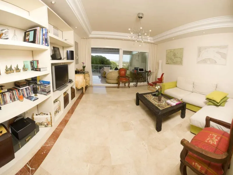 Apartment - Ground Floor Apartment в продаже в Marbella, Málaga. В доме 2 спален и 2 ванных комнат. Площадь дома 184 м²