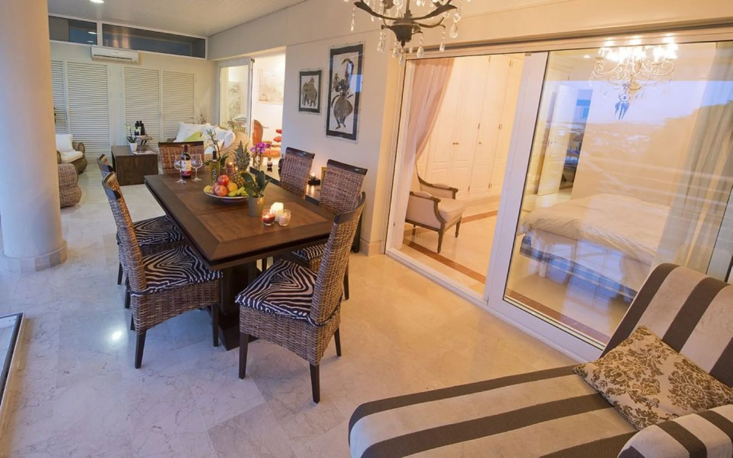 Living in the heart of Nueva Andalucía is a statement of intent, but doing so in this property elevates you to a new pinnacle of refinement. Designed for those who refuse to compromise on quality of life, this residence is an ode to detail: from the deep,