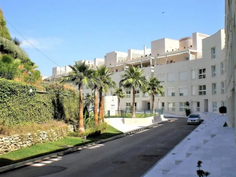 Living in the heart of Nueva Andalucía is a statement of intent, but doing so in this property elevates you to a new pinnacle of refinement. Designed for those who refuse to compromise on quality of life, this residence is an ode to detail: from the deep,