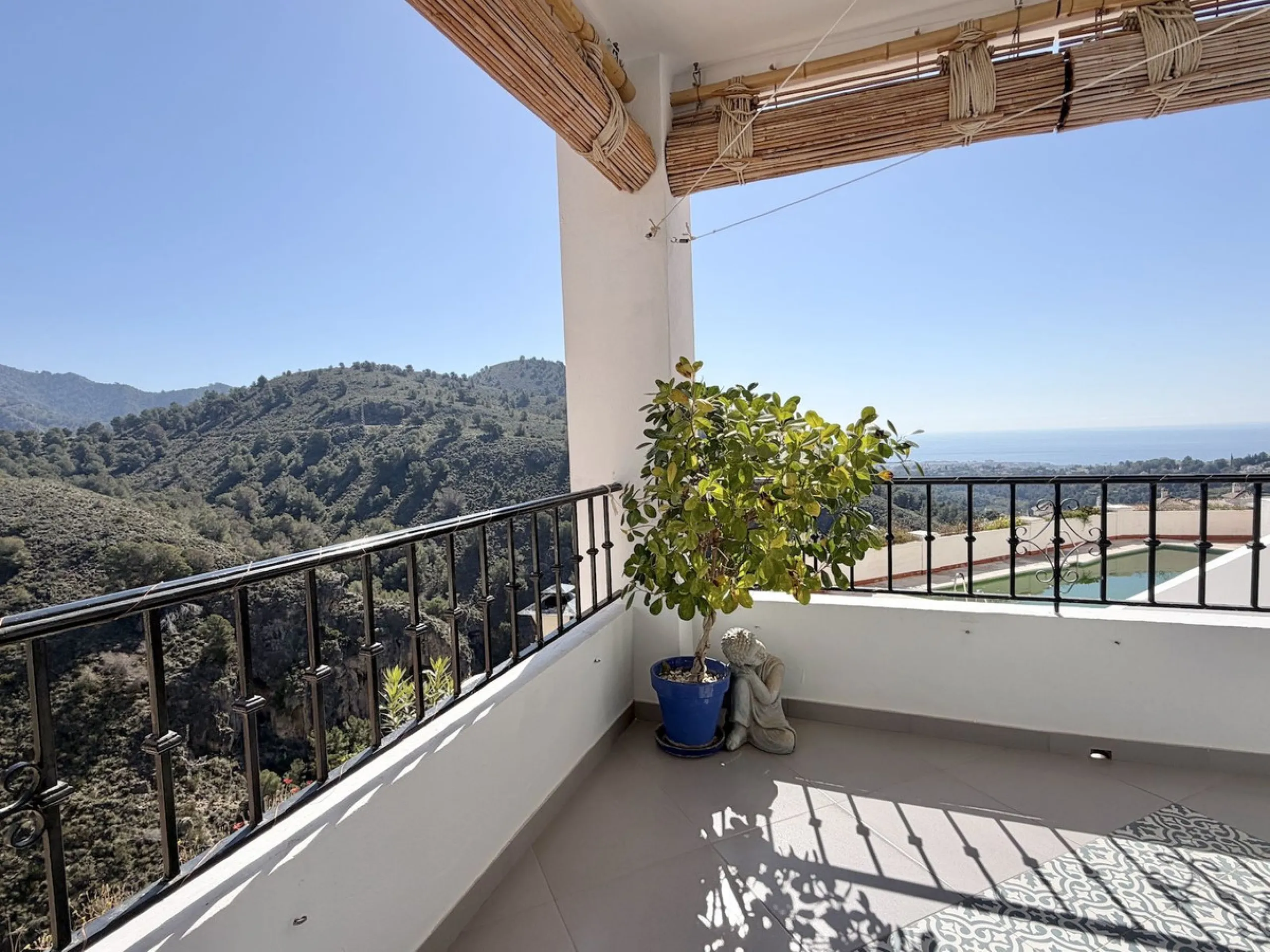 EXCLUSIVE to Nerja Properties - Set on the peaceful edge of the whitewashed village of Frigiliana, this beautifully maintained duplex apartment offers a rare blend of tranquillity, space, and spectacular scenery. A much-loved family home for many years, t
