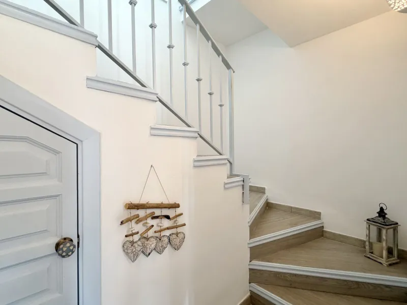 EXCLUSIVE to Nerja Properties - Set on the peaceful edge of the whitewashed village of Frigiliana, this beautifully maintained duplex apartment offers a rare blend of tranquillity, space, and spectacular scenery. A much-loved family home for many years, t