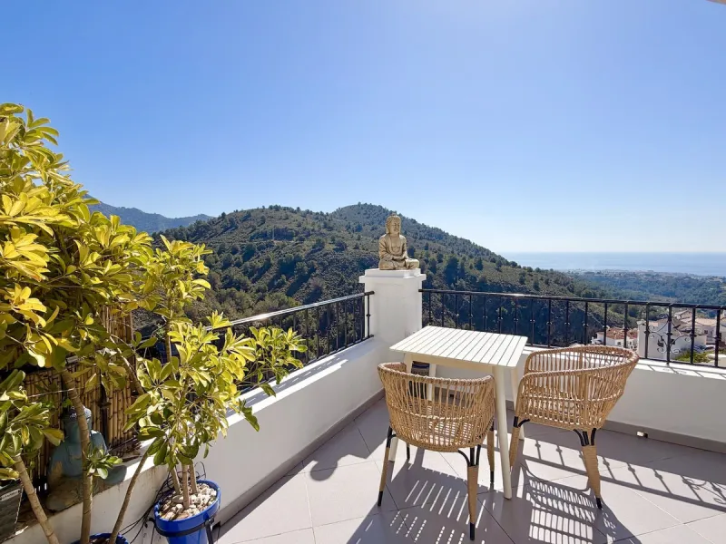 EXCLUSIVE to Nerja Properties - Set on the peaceful edge of the whitewashed village of Frigiliana, this beautifully maintained duplex apartment offers a rare blend of tranquillity, space, and spectacular scenery. A much-loved family home for many years, t