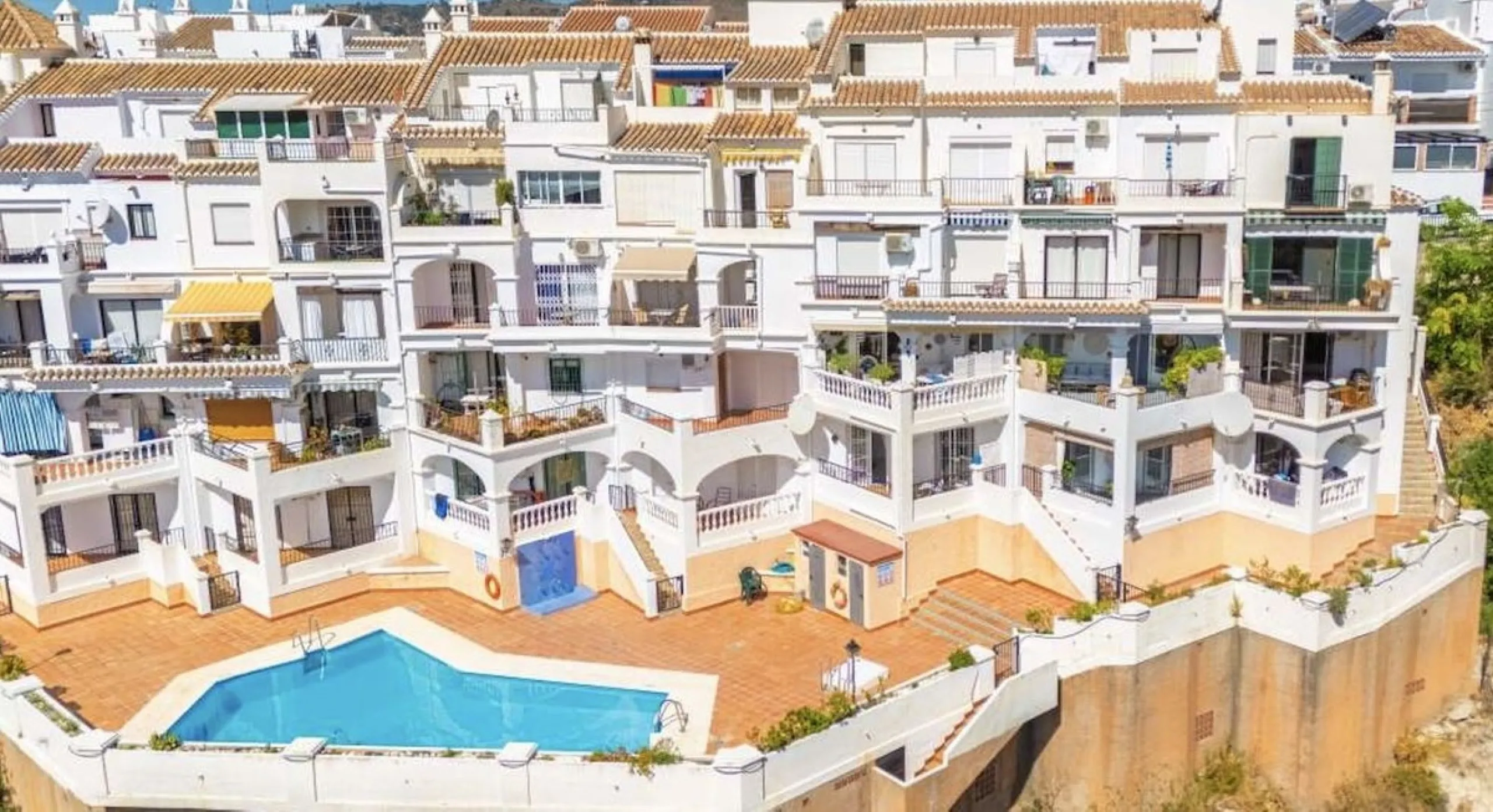 EXCLUSIVE to Nerja Properties - Set on the peaceful edge of the whitewashed village of Frigiliana, this beautifully maintained duplex apartment offers a rare blend of tranquillity, space, and spectacular scenery. A much-loved family home for many years, t
