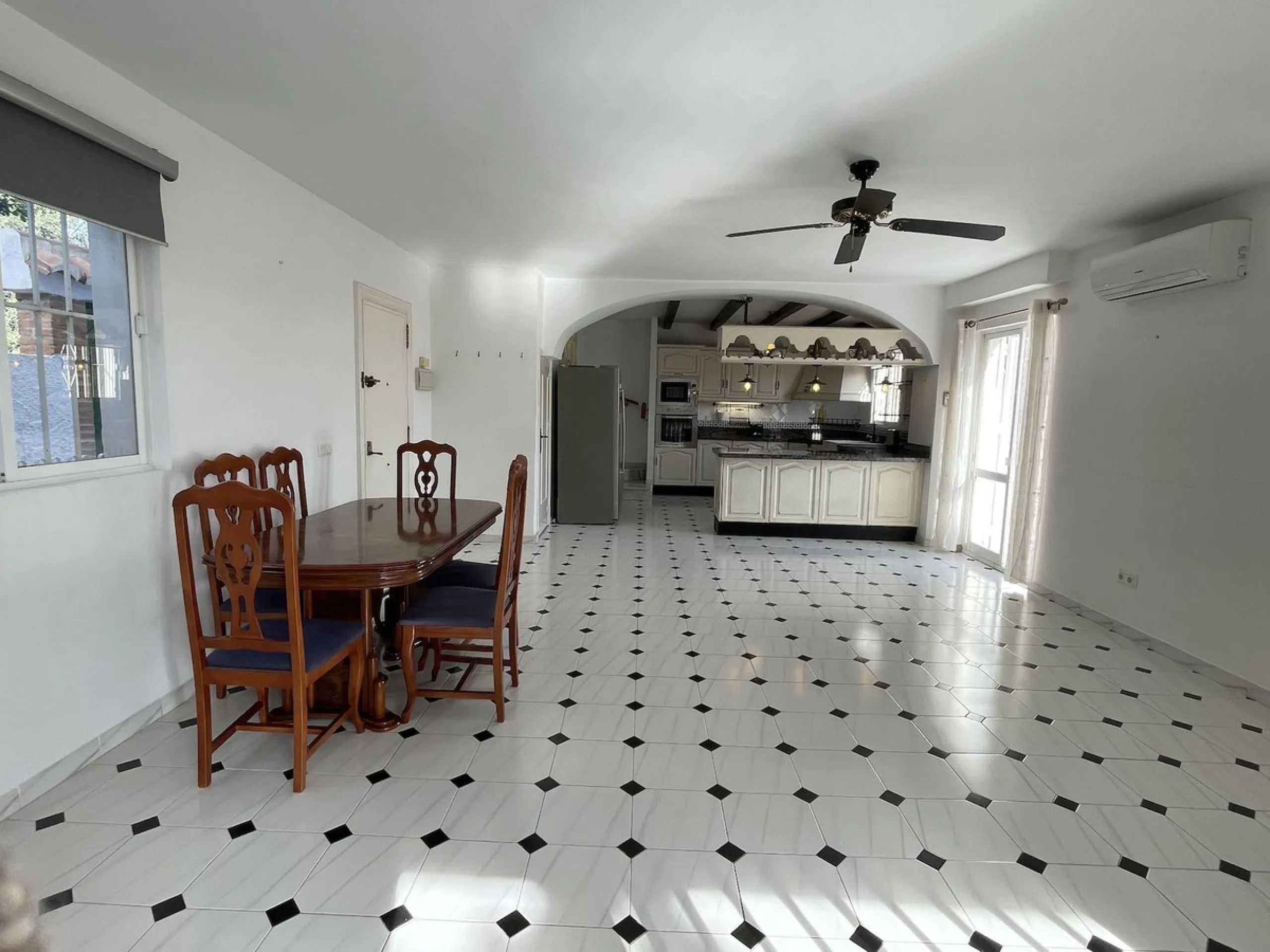 Lovely four bedroom, three bathroom villa built over three floors. Upon entering the main house, there is a spacious open plan kitchen and living room with fireplace, with a separate WC, an East facing balcony and a South facing terrace. The stairs lead t