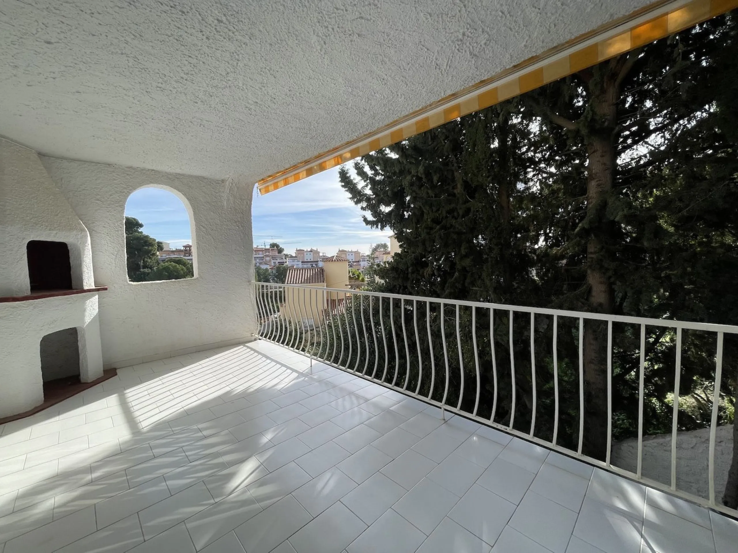 Lovely four bedroom, three bathroom villa built over three floors. Upon entering the main house, there is a spacious open plan kitchen and living room with fireplace, with a separate WC, an East facing balcony and a South facing terrace. The stairs lead t