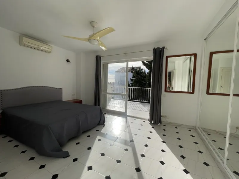 Lovely four bedroom, three bathroom villa built over three floors. Upon entering the main house, there is a spacious open plan kitchen and living room with fireplace, with a separate WC, an East facing balcony and a South facing terrace. The stairs lead t
