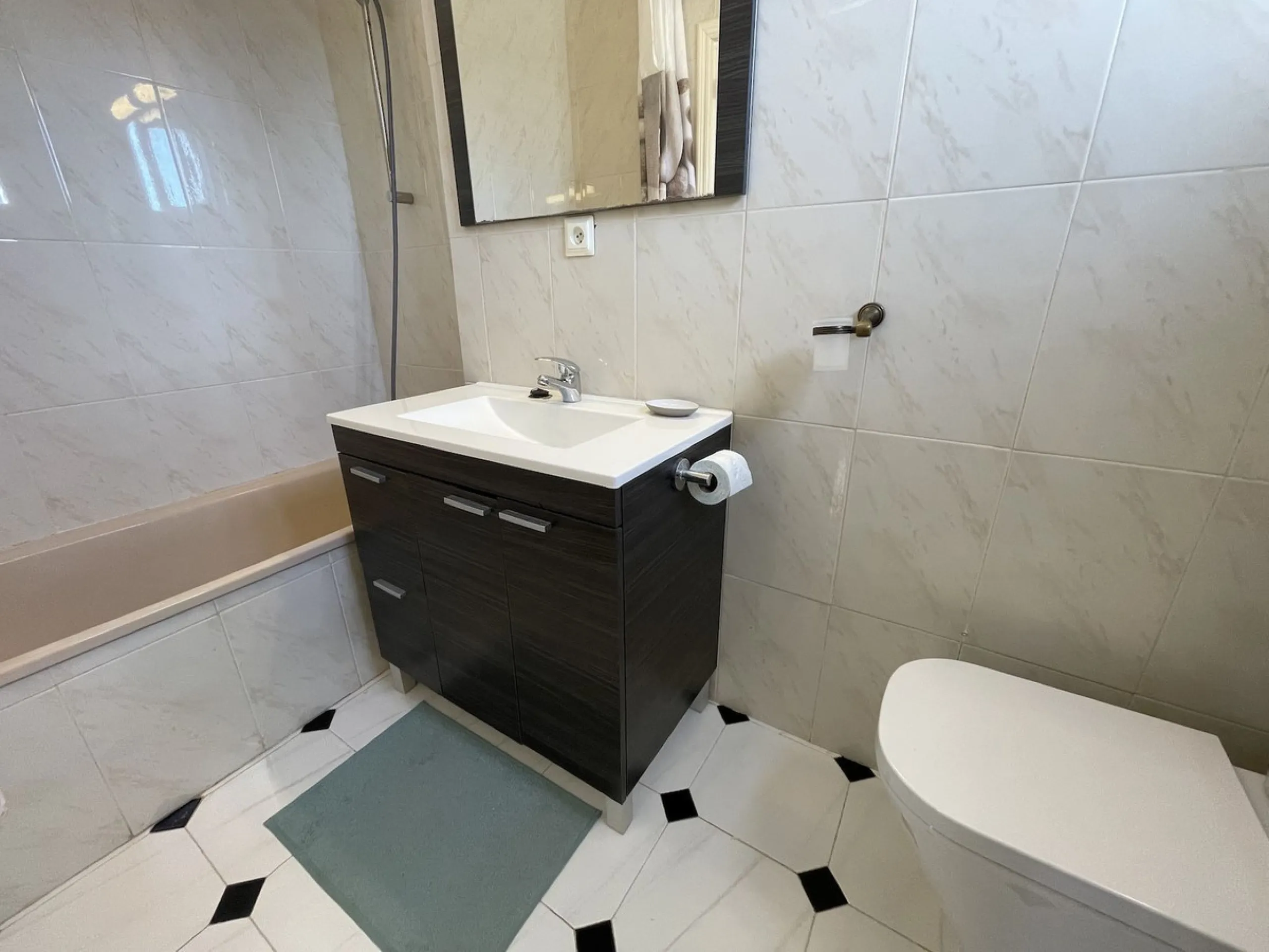 Lovely four bedroom, three bathroom villa built over three floors. Upon entering the main house, there is a spacious open plan kitchen and living room with fireplace, with a separate WC, an East facing balcony and a South facing terrace. The stairs lead t