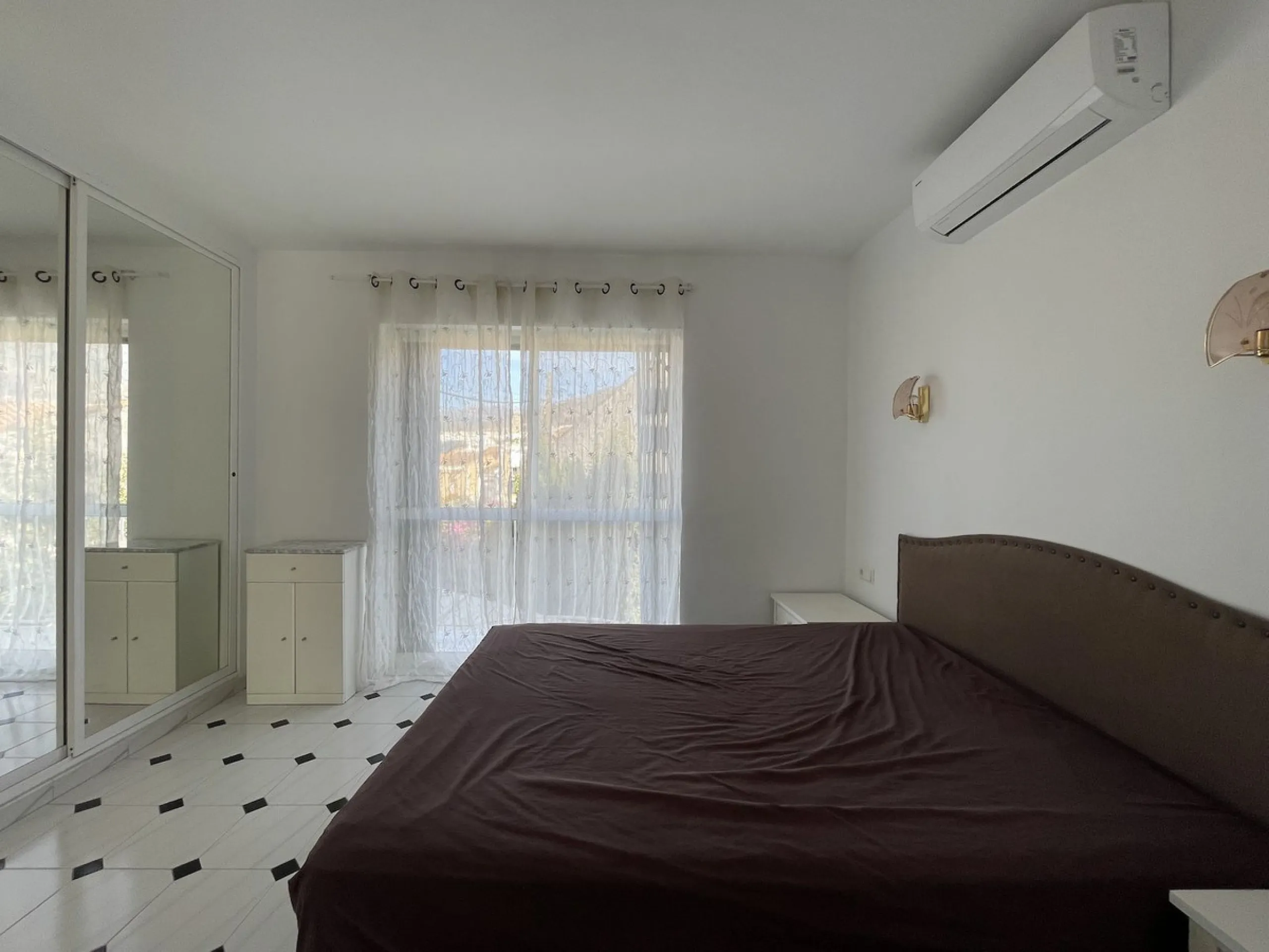 Lovely four bedroom, three bathroom villa built over three floors. Upon entering the main house, there is a spacious open plan kitchen and living room with fireplace, with a separate WC, an East facing balcony and a South facing terrace. The stairs lead t