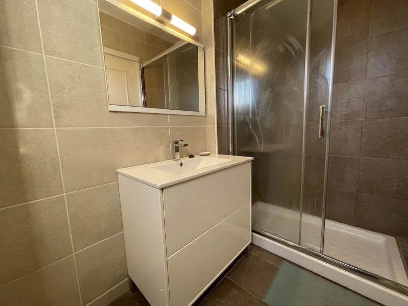 Lovely four bedroom, three bathroom villa built over three floors. Upon entering the main house, there is a spacious open plan kitchen and living room with fireplace, with a separate WC, an East facing balcony and a South facing terrace. The stairs lead t