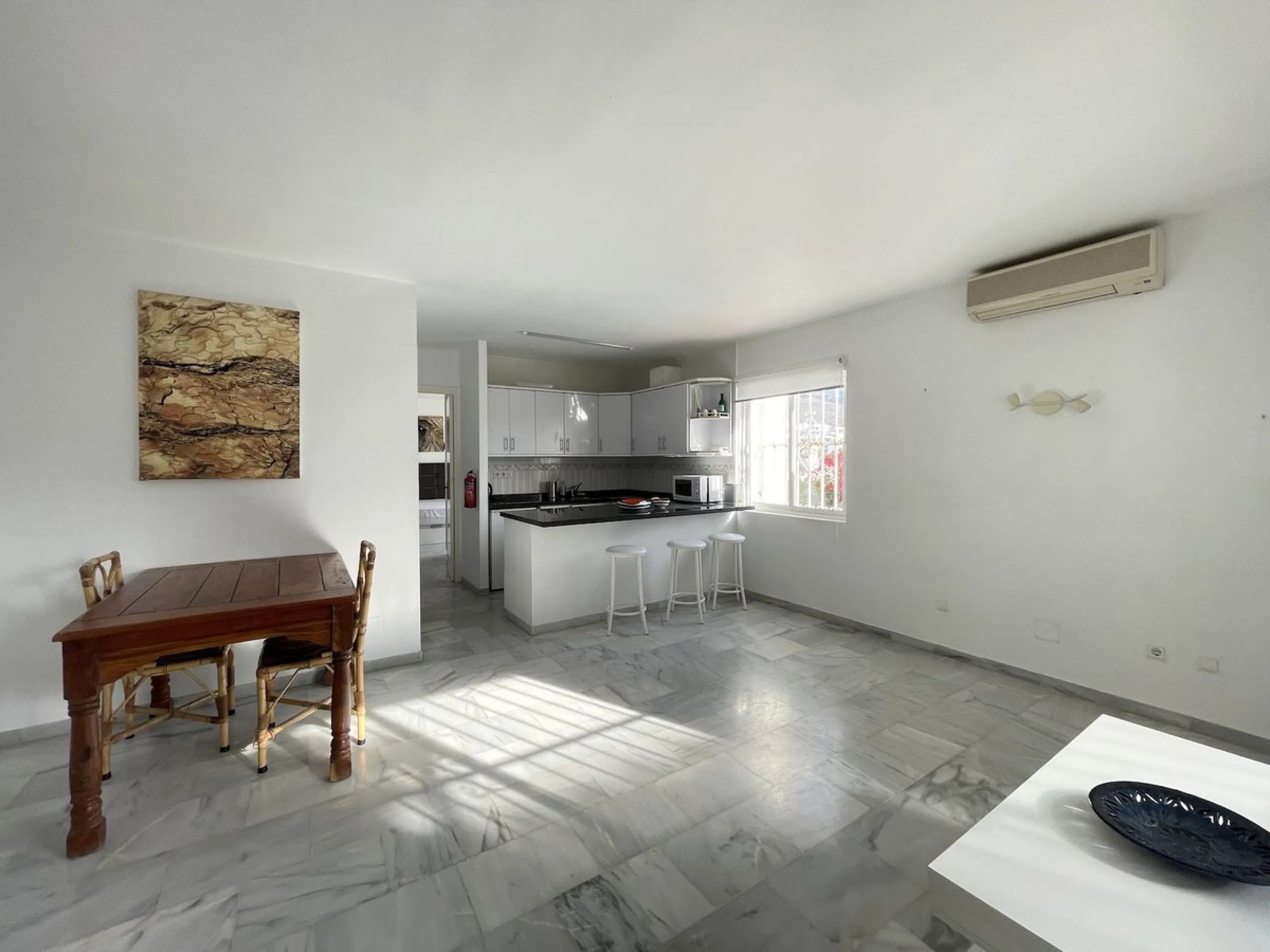 Lovely four bedroom, three bathroom villa built over three floors. Upon entering the main house, there is a spacious open plan kitchen and living room with fireplace, with a separate WC, an East facing balcony and a South facing terrace. The stairs lead t