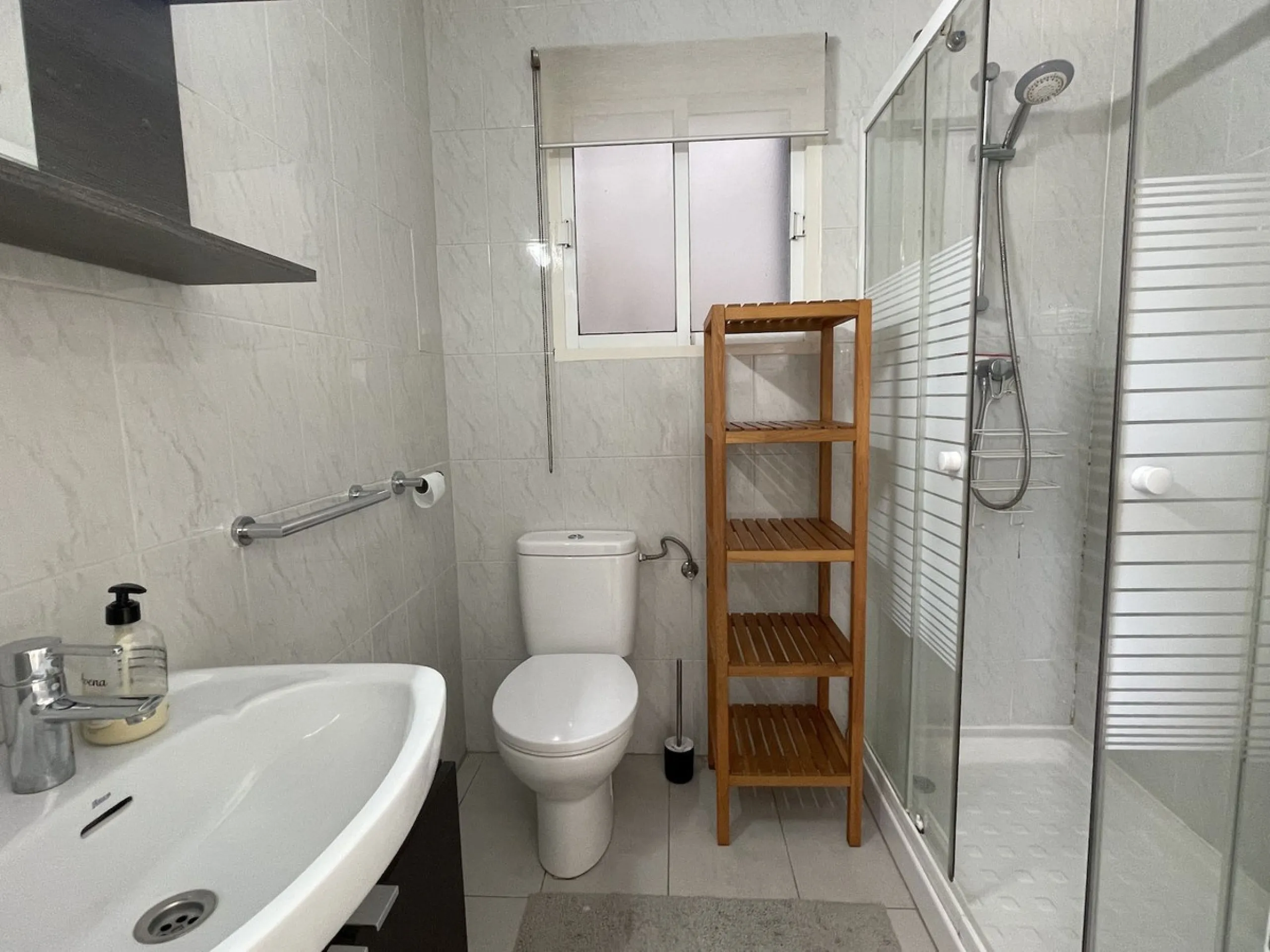 Lovely four bedroom, three bathroom villa built over three floors. Upon entering the main house, there is a spacious open plan kitchen and living room with fireplace, with a separate WC, an East facing balcony and a South facing terrace. The stairs lead t