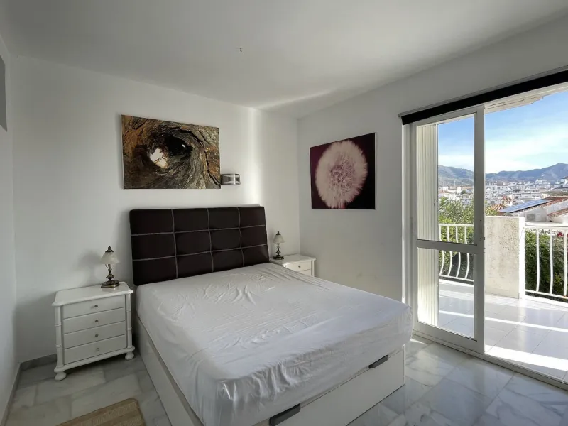 Lovely four bedroom, three bathroom villa built over three floors. Upon entering the main house, there is a spacious open plan kitchen and living room with fireplace, with a separate WC, an East facing balcony and a South facing terrace. The stairs lead t