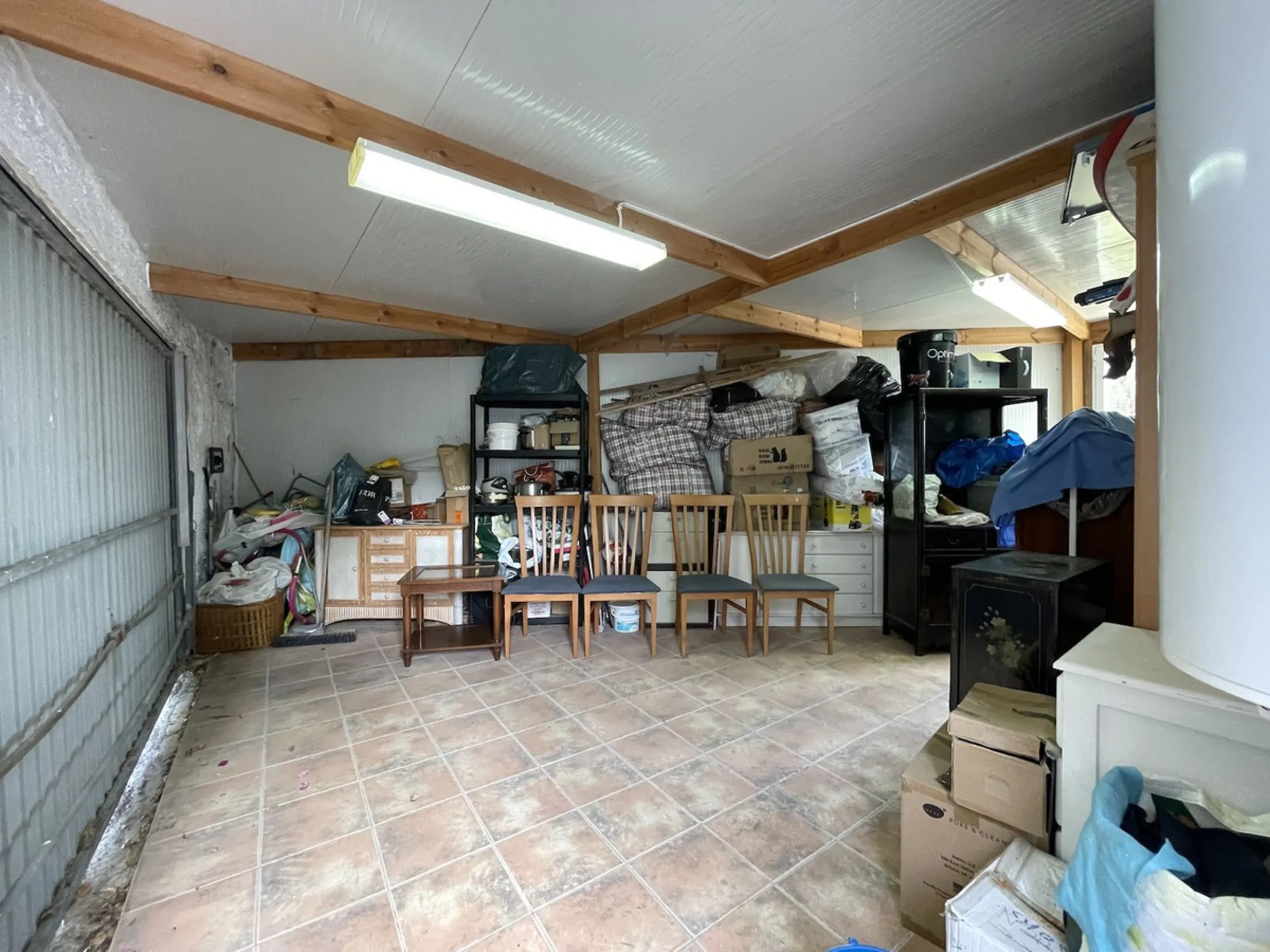 Lovely four bedroom, three bathroom villa built over three floors. Upon entering the main house, there is a spacious open plan kitchen and living room with fireplace, with a separate WC, an East facing balcony and a South facing terrace. The stairs lead t