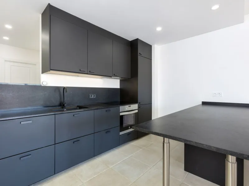 Great value 3-bedroom apartment in Nueva Andalucía, within walking distance to all amenities.