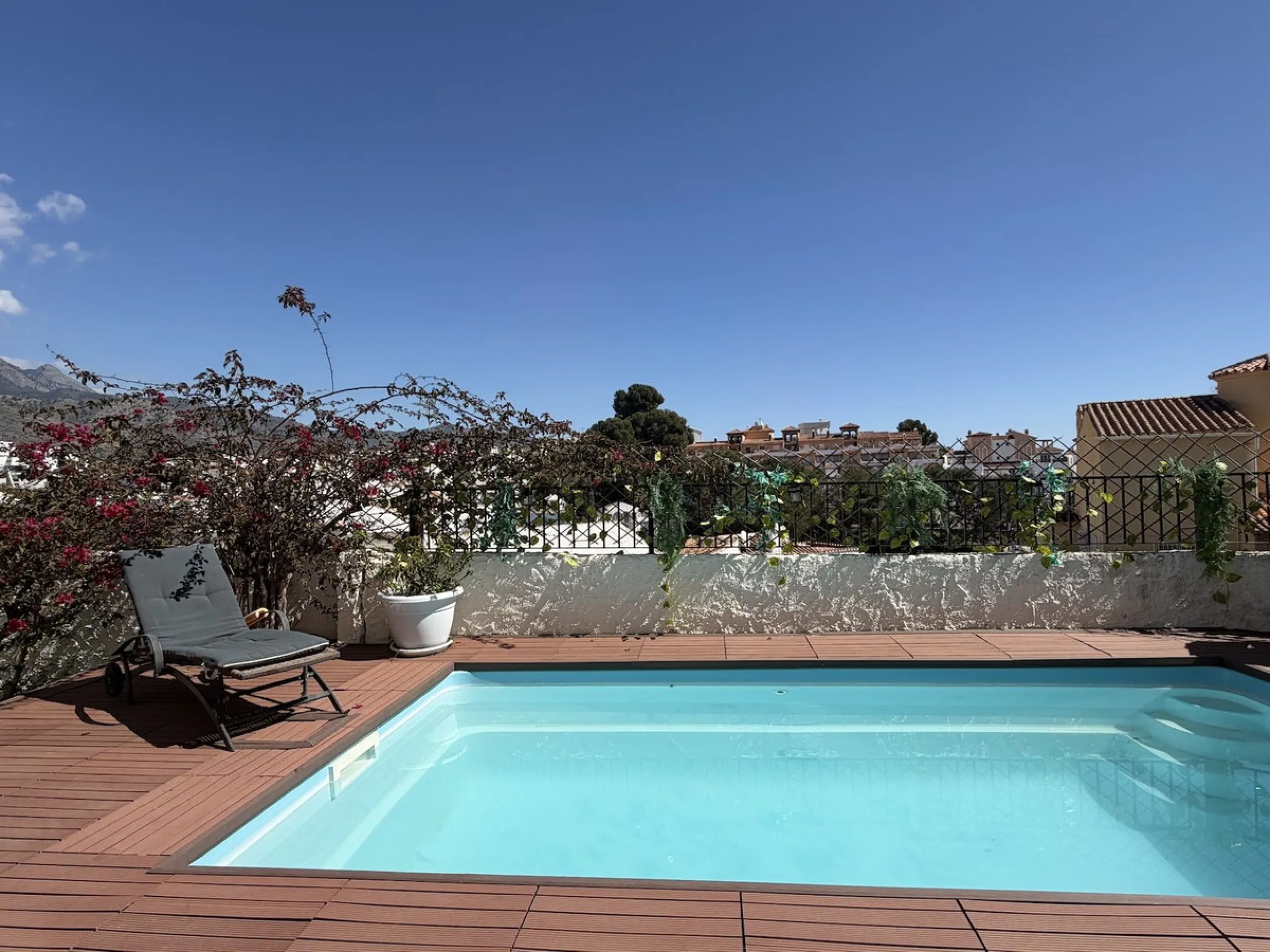 Lovely four bedroom, three bathroom villa built over three floors. Upon entering the main house, there is a spacious open plan kitchen and living room with fireplace, with a separate WC, an East facing balcony and a South facing terrace. The stairs lead t