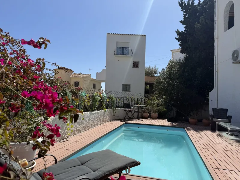 Lovely four bedroom, three bathroom villa built over three floors. Upon entering the main house, there is a spacious open plan kitchen and living room with fireplace, with a separate WC, an East facing balcony and a South facing terrace. The stairs lead t