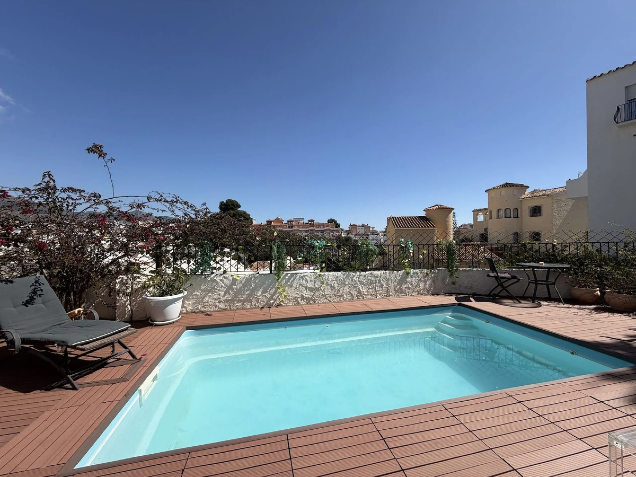 Lovely four bedroom, three bathroom villa built over three floors. Upon entering the main house, there is a spacious open plan kitchen and living room with fireplace, with a separate WC, an East facing balcony and a South facing terrace. The stairs lead t