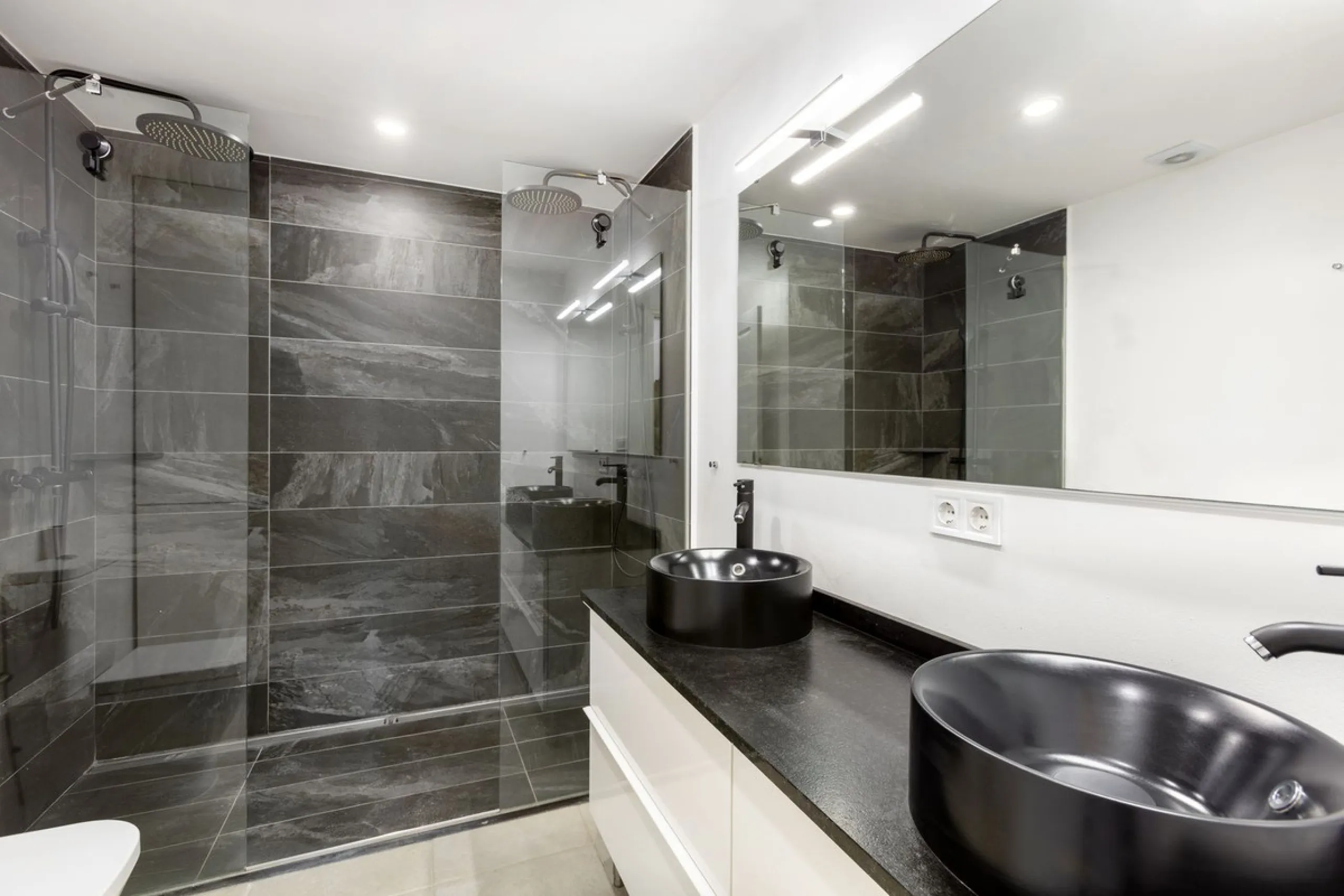 Great value 3-bedroom apartment in Nueva Andalucía, within walking distance to all amenities.