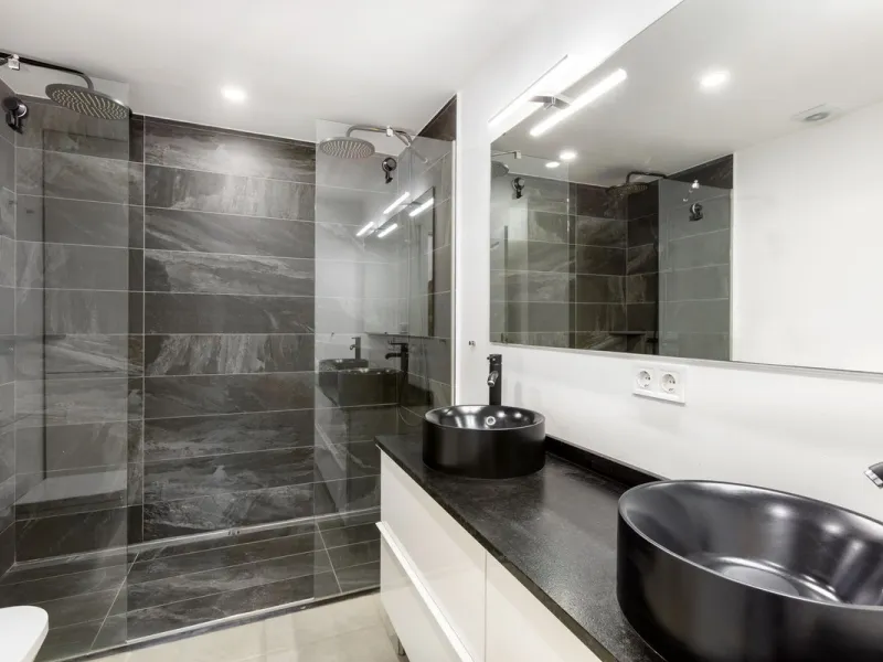 Great value 3-bedroom apartment in Nueva Andalucía, within walking distance to all amenities.