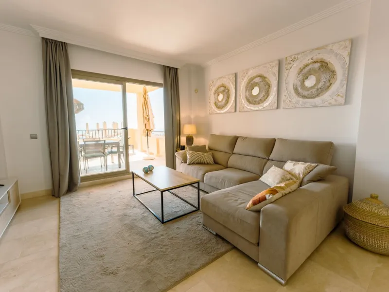 Apartment - Middle Floor Apartment в продаже в Estepona, Málaga. В доме 2 спален и 2 ванных комнат. Площадь дома 120 м²