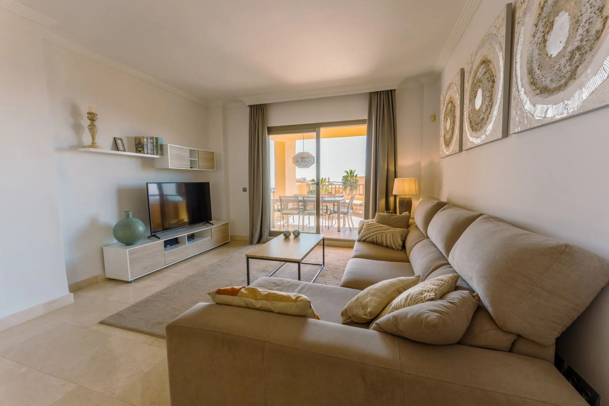 Apartment - Middle Floor Apartment в продаже в Estepona, Málaga. В доме 2 спален и 2 ванных комнат. Площадь дома 120 м²