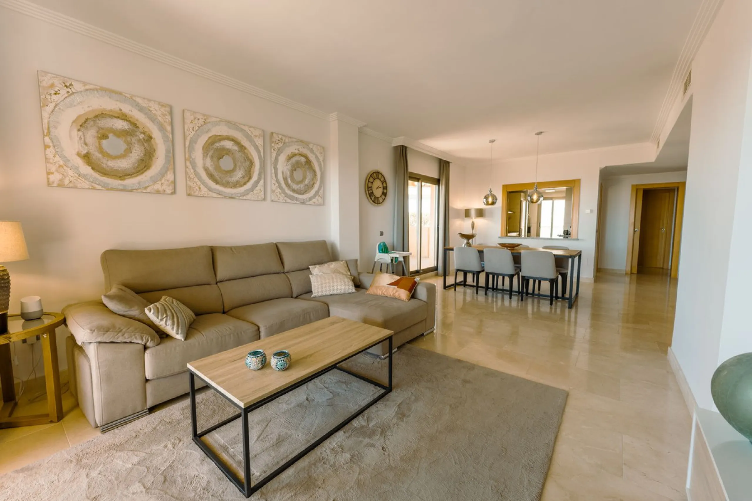 Apartment - Middle Floor Apartment в продаже в Estepona, Málaga. В доме 2 спален и 2 ванных комнат. Площадь дома 120 м²