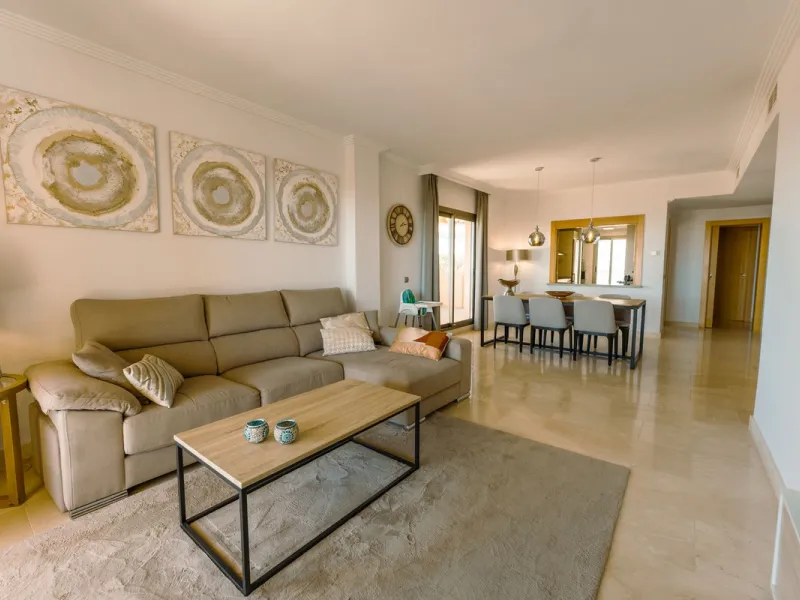 Apartment - Middle Floor Apartment в продаже в Estepona, Málaga. В доме 2 спален и 2 ванных комнат. Площадь дома 120 м²