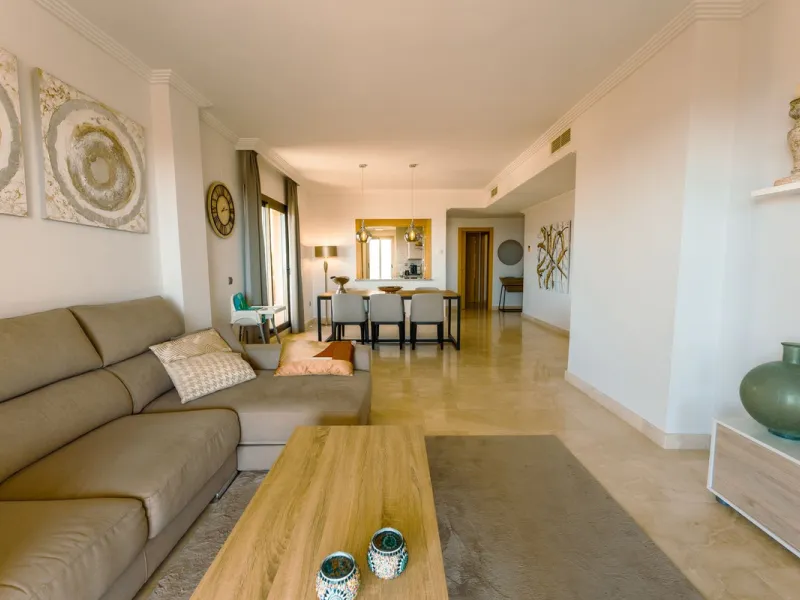 Apartment - Middle Floor Apartment в продаже в Estepona, Málaga. В доме 2 спален и 2 ванных комнат. Площадь дома 120 м²