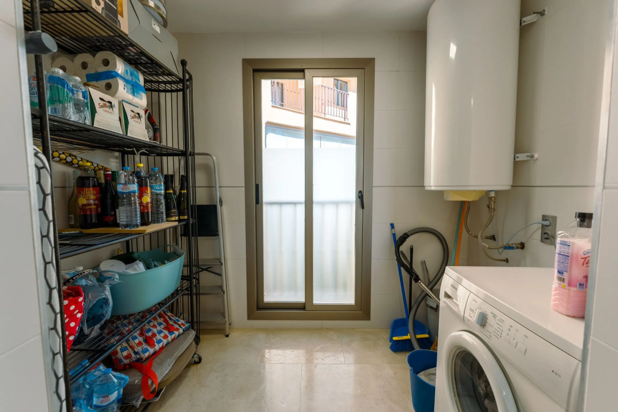 Apartment - Middle Floor Apartment в продаже в Estepona, Málaga. В доме 2 спален и 2 ванных комнат. Площадь дома 120 м²