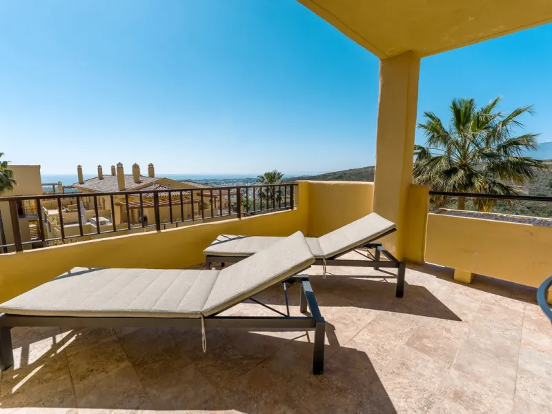 Apartment - Middle Floor Apartment в продаже в Estepona, Málaga. В доме 2 спален и 2 ванных комнат. Площадь дома 120 м²