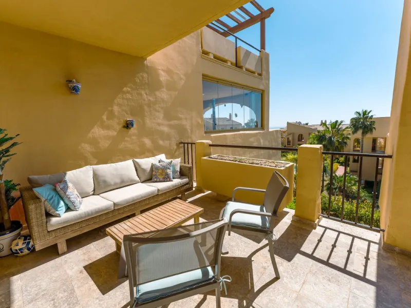 Apartment - Middle Floor Apartment в продаже в Estepona, Málaga. В доме 2 спален и 2 ванных комнат. Площадь дома 120 м²