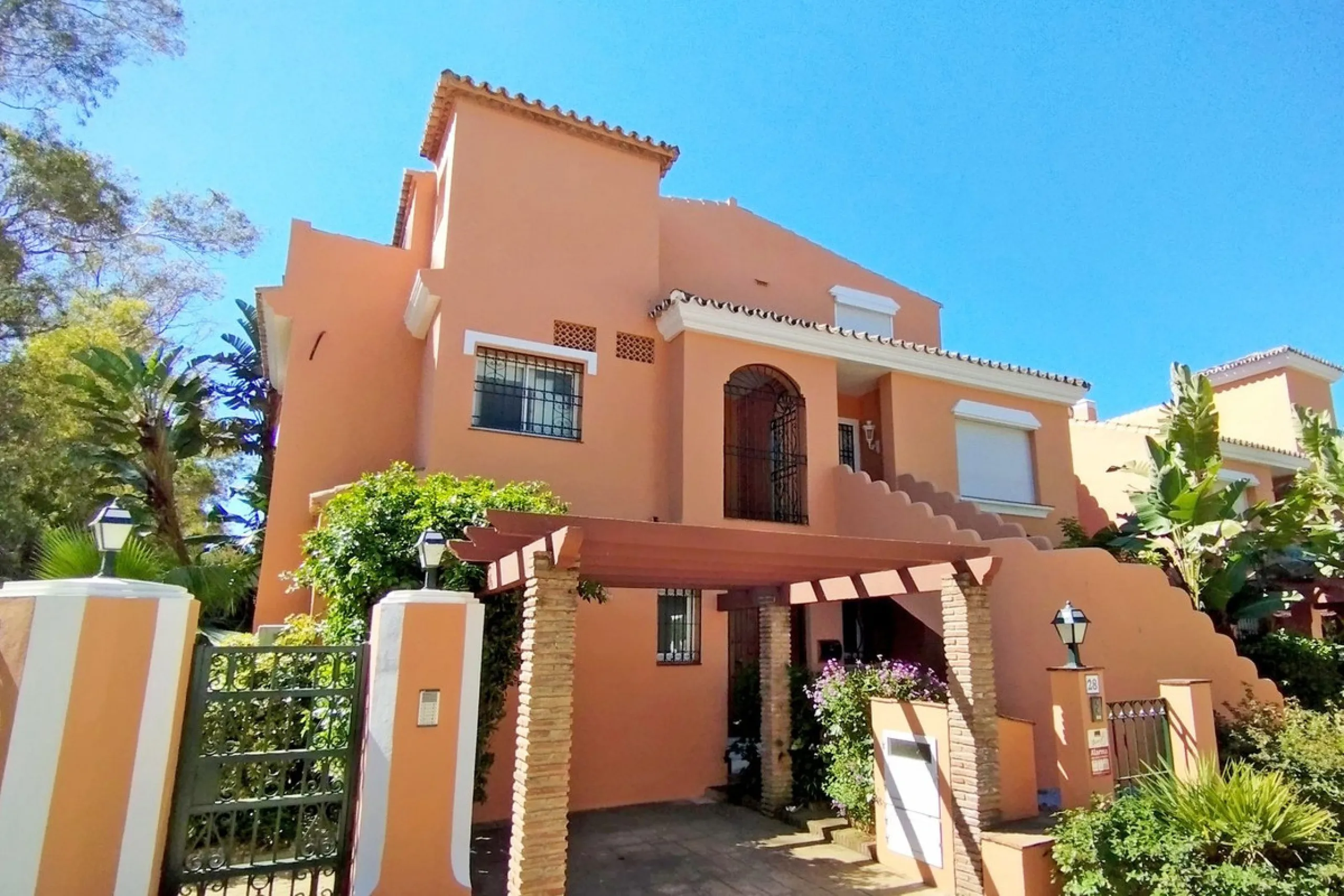 Duplex Penthouse in Venalmar: Beachside Elegance on the New Golden Mile