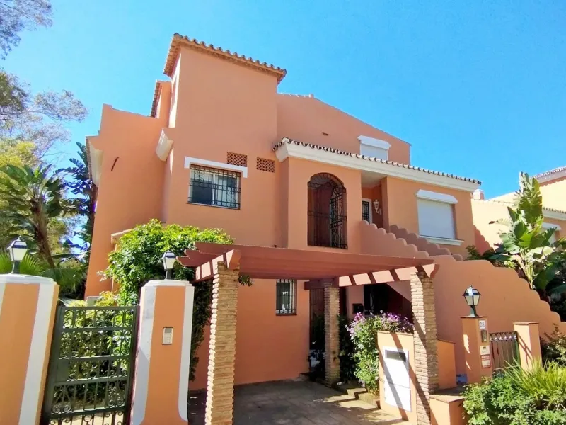 Duplex Penthouse in Venalmar: Beachside Elegance on the New Golden Mile