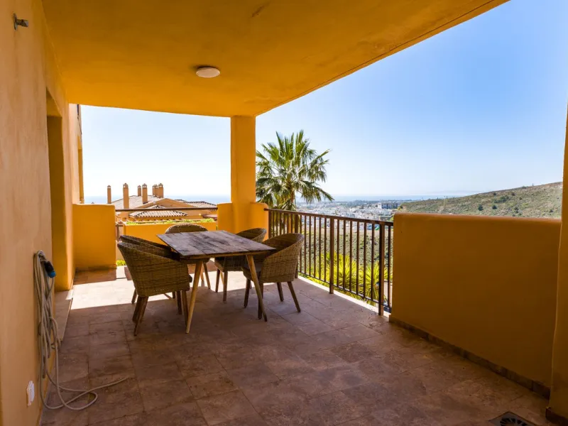 Apartment - Middle Floor Apartment в продаже в Estepona, Málaga. В доме 2 спален и 2 ванных комнат. Площадь дома 120 м²