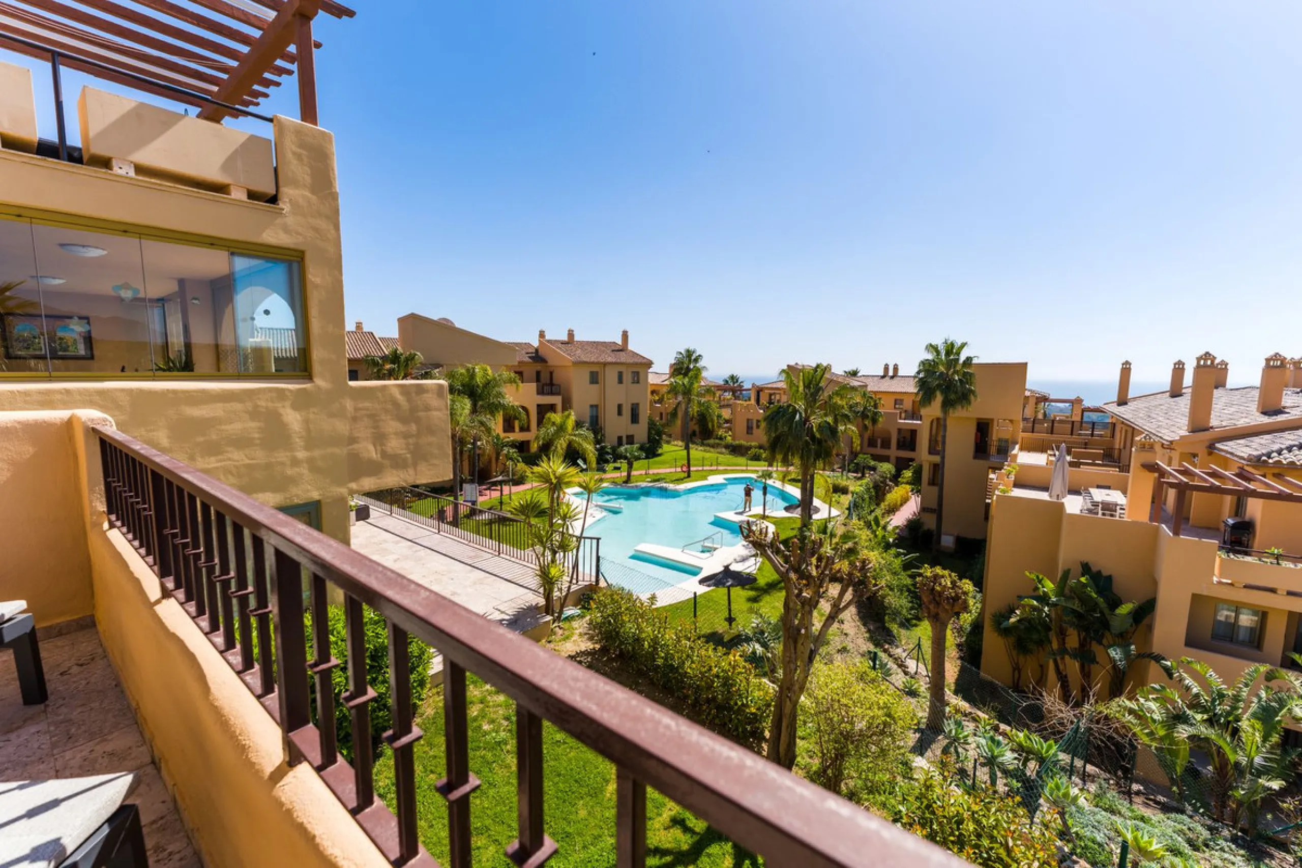 Apartment - Middle Floor Apartment в продаже в Estepona, Málaga. В доме 2 спален и 2 ванных комнат. Площадь дома 120 м²