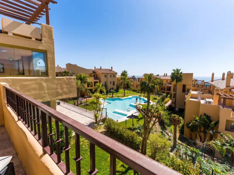 Apartment - Middle Floor Apartment в продаже в Estepona, Málaga. В доме 2 спален и 2 ванных комнат. Площадь дома 120 м²