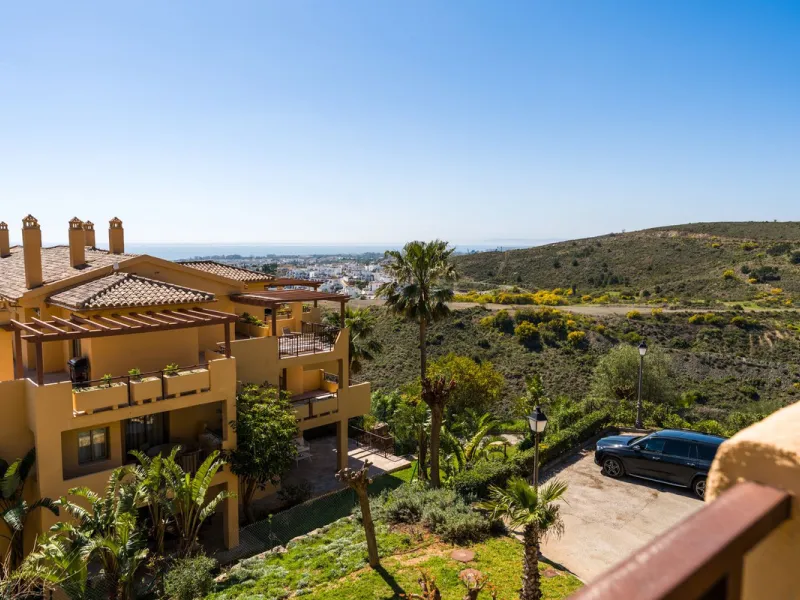 Apartment - Middle Floor Apartment в продаже в Estepona, Málaga. В доме 2 спален и 2 ванных комнат. Площадь дома 120 м²