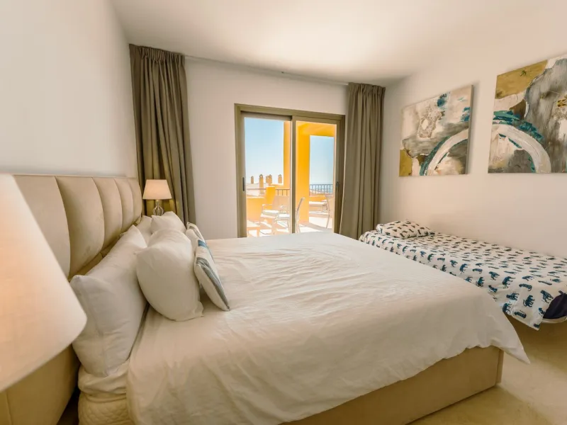 Apartment - Middle Floor Apartment в продаже в Estepona, Málaga. В доме 2 спален и 2 ванных комнат. Площадь дома 120 м²