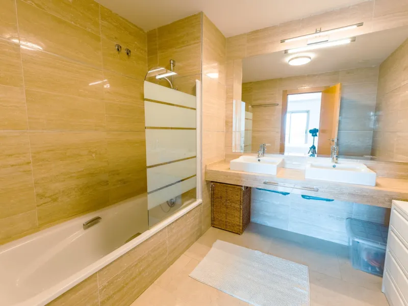 Apartment - Middle Floor Apartment в продаже в Estepona, Málaga. В доме 2 спален и 2 ванных комнат. Площадь дома 120 м²