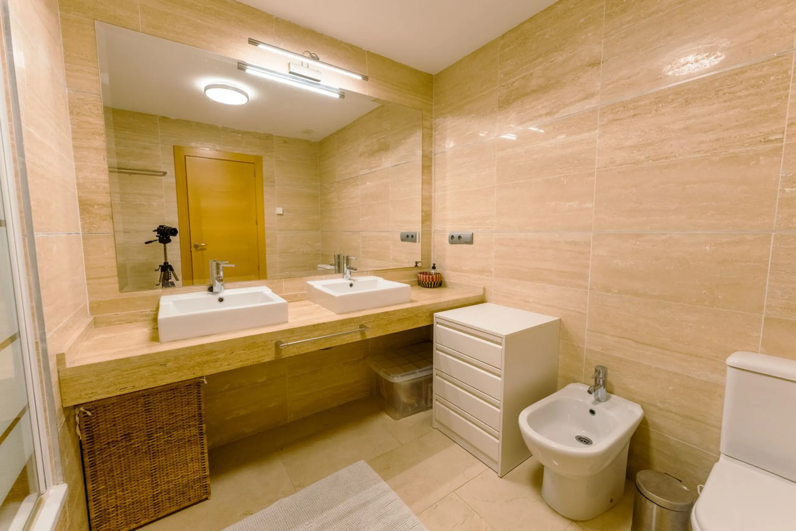 Apartment - Middle Floor Apartment в продаже в Estepona, Málaga. В доме 2 спален и 2 ванных комнат. Площадь дома 120 м²