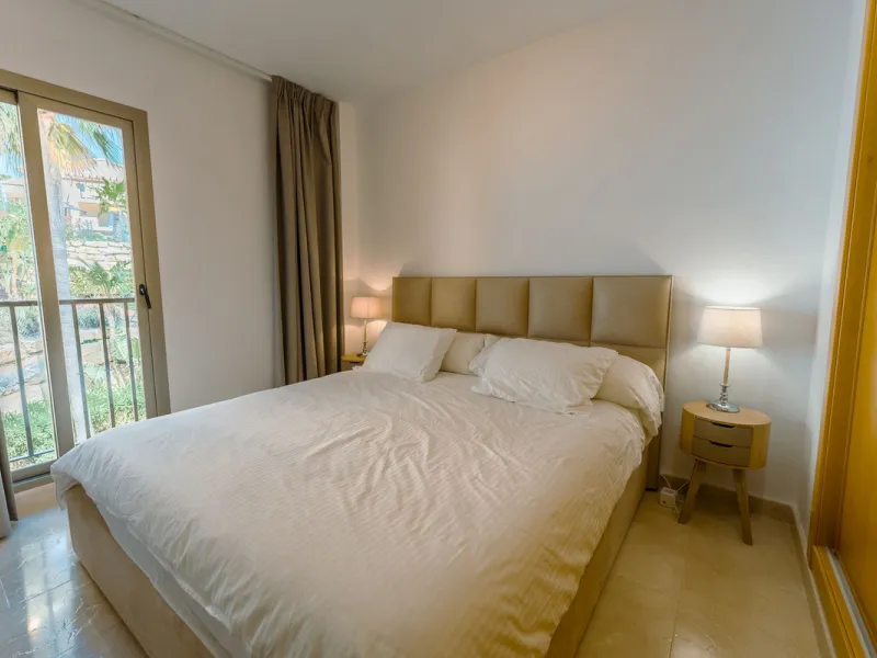 Apartment - Middle Floor Apartment в продаже в Estepona, Málaga. В доме 2 спален и 2 ванных комнат. Площадь дома 120 м²